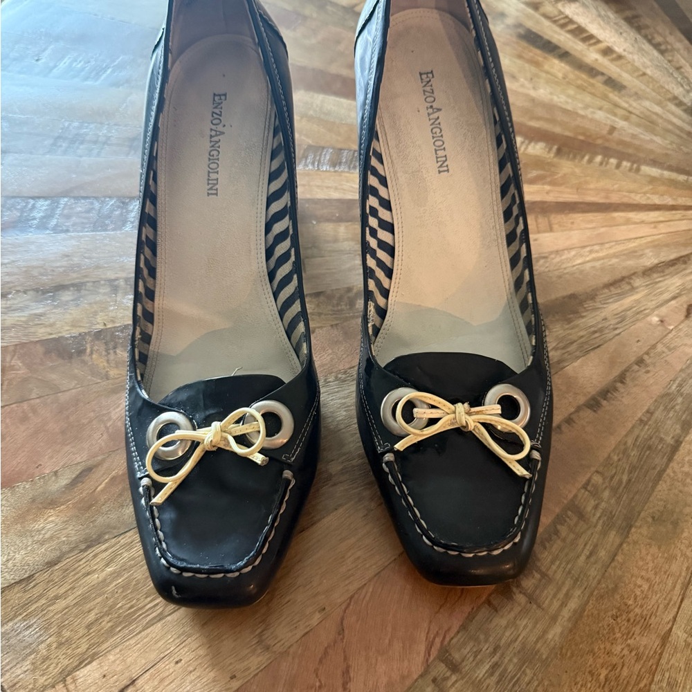 Enzo Angiolini Black and Cream Flats with Nautical Charm